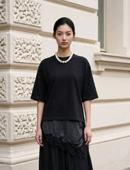 Βαμβακερή Κοντομάνικη Μπλούζα με Σατέν & Δαντέλα στο Τελείωμα - Μαύρη