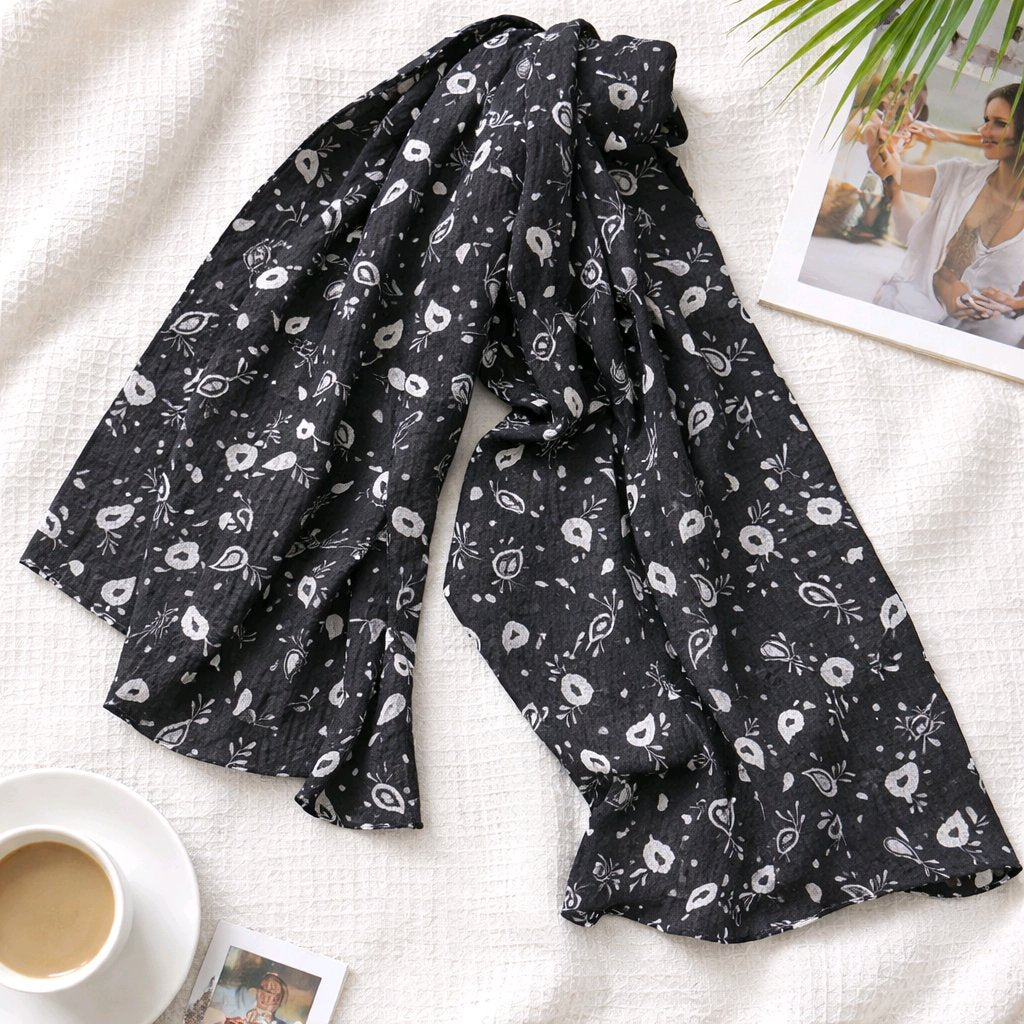 Γυναικεία Εσάρπα Μαύρη με Μοτίβο