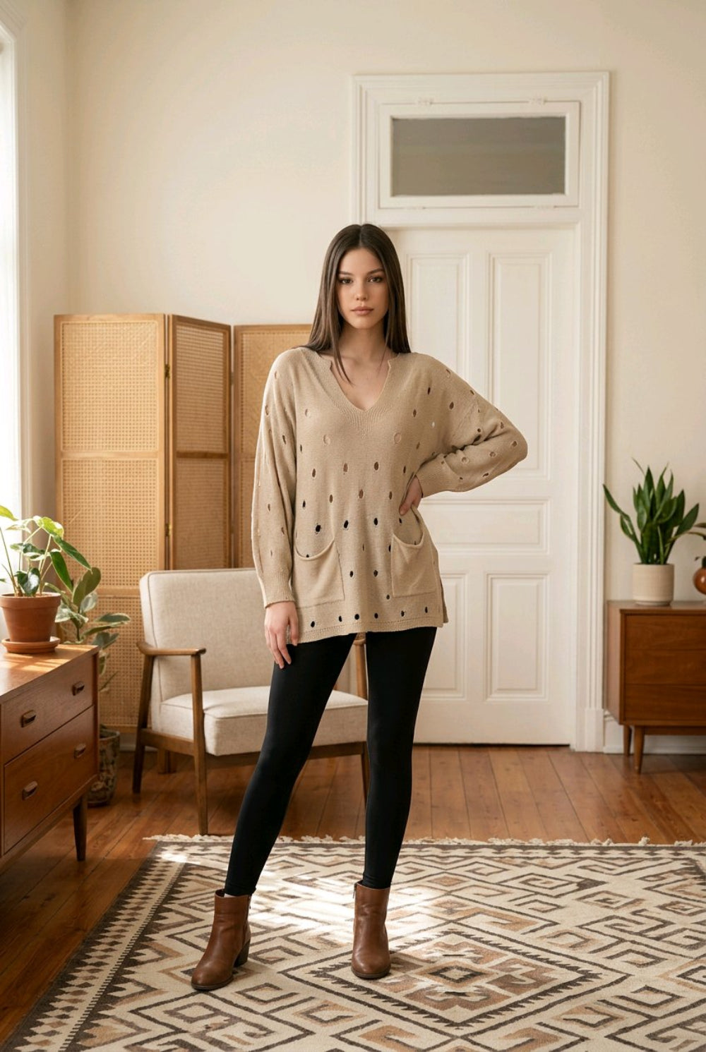 Μπλούζα Λεπτής Πλέξης με V Λαιμόκοψη & Διάτρητες Λεπτομέρειες - Μπεζ